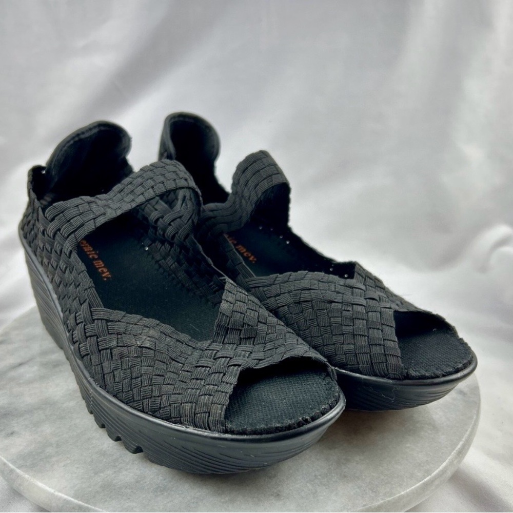 bernie mev. Fame Sandals Black Woven Wedge NWT 37 6.5 women's